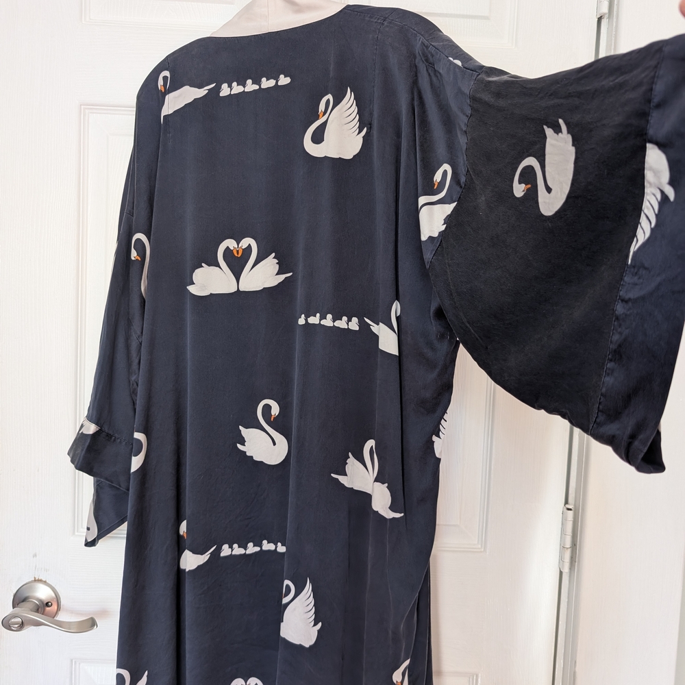 Olivia von Halle Lila Duet Swan Silk Pajama Set With Robe, Navy, SZ S/OS - Picture 13 of 16